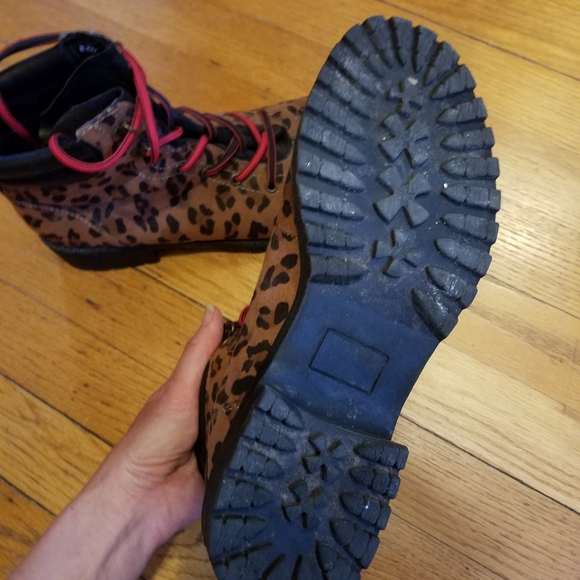 Maurice's hiking boots - Picture 7 of 8